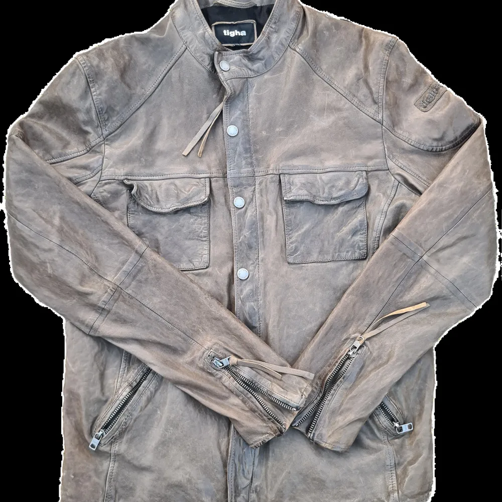 Brown/Grey sheep leather jacket from Tigha in great condition. Arms are slightly slimmed. Size XL. Jackor.