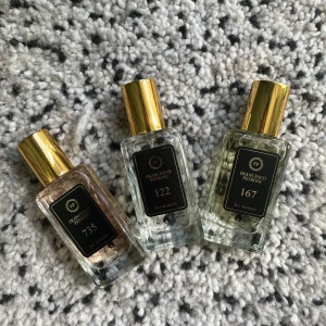 Super fina parfymer  - Parfym som håller jätte länge! Just den här storleken(35ml) är en perfekt storlek för att bära i sin väska! Dessa är inspirerade dofter så om ni har frågor om hur dem luktar skriv gärna! Vi har ett gigantiskt urval av lukter!!!