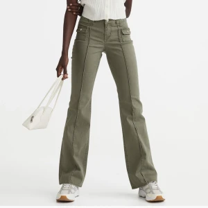 hm lågmidjade  - intressekoll på dessa jättesnygga eftertraktade jeans från hm⚡️har de svarta och gröna