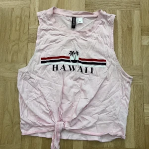 Crop top - Rosa crop top i storlek S.  