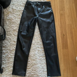Skinnbyxor - Skinnbyxor i barn storlek från lindex, storlek 158, 12-13 Y. Jättebra skick! Pris kan diskuteras!