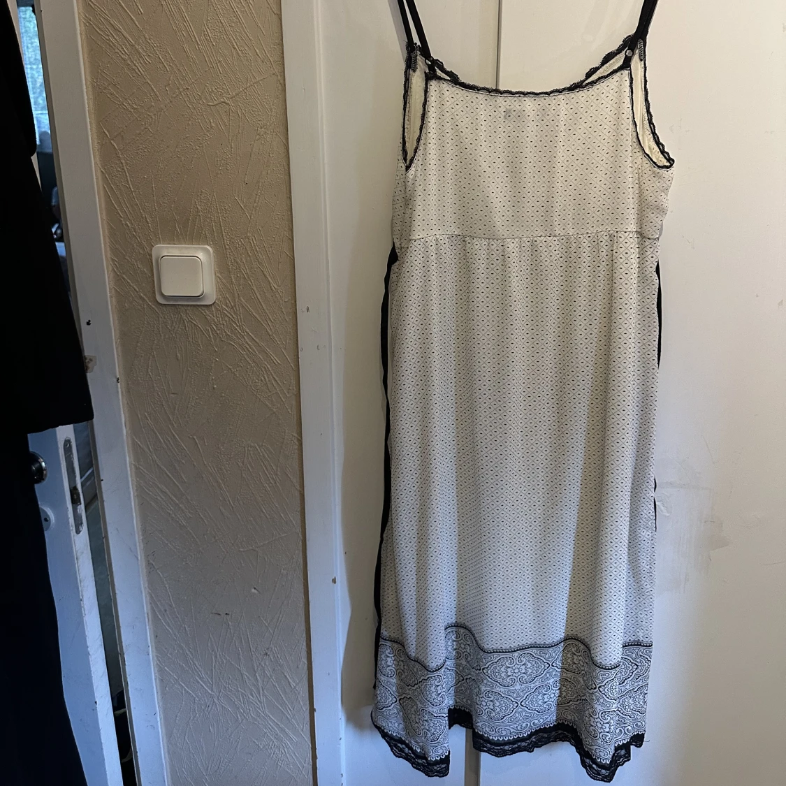 Vintage klänning med knytning och spets  - 91