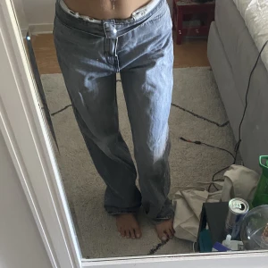 Dr.Denim jeans  - Storlek 28/32, knappt använda. Highwaist men superfina att vika ner som på bilden. Säljer för 150 kr eller bud