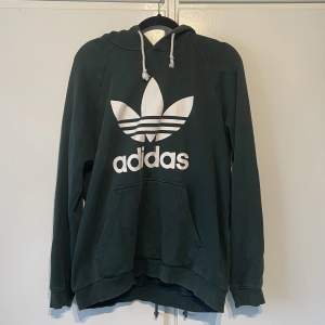 Adidas hoodie i storlek L. Äkta.  60 kr + frakt 🥰