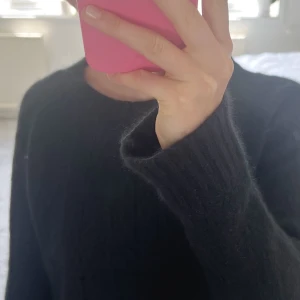 Stickad tröja  - Svart superfint stickad tröja från Ganni❤️ i toppenskick🥰🥰