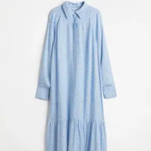 Klänning från H&M, modell Pattern Shirt Dress. Använd, men utan anmärkning.  Storlek: S Material: Viscose