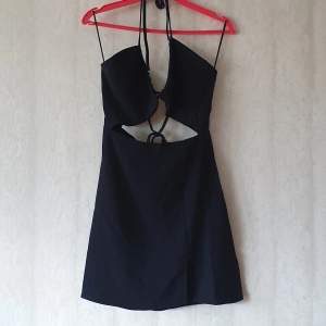 En ny fin svart klänning från bikbok stl s. original pris 399kr