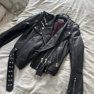 Jofama by Kenza skinnjacka - Helt ny skinnjacka i storlek 36. Oanvänd. 900kr. 
