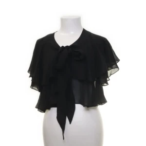 Svart blus - En svart tröja tidigare köpt från sellpy✨ Inte kommit till användning och för med i bra skick sedan innan💘💘