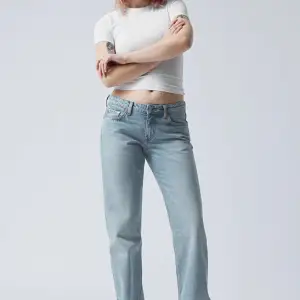 Low waist jeans storlek W23 l30, använda 1 gång då de är för små för mig 