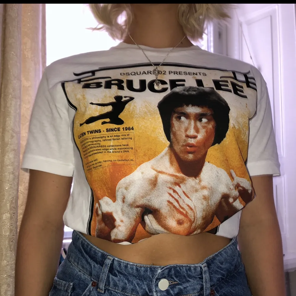 Supersnygg Bruce Lee t-shirt från Dsquared2. Nypris 2900kr. Är i S men passar från XS-M . T-shirts.