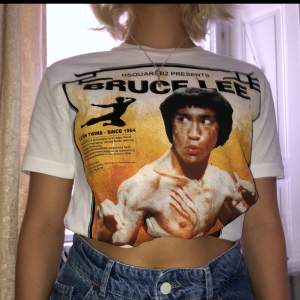Supersnygg Bruce Lee t-shirt från Dsquared2. Nypris 2900kr. Är i S men passar från XS-M 