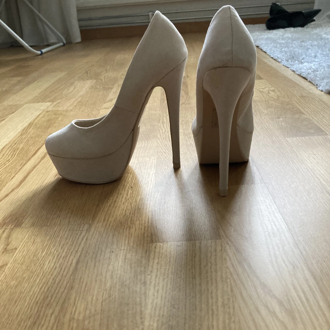 Beiga platåklackar - 90