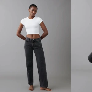 Jeans  - Super snygga lågmidjsde jeans ifrån Gina! Jag är ca 172 och dem är tillräckligt långa för mig 💗💗 skriv privat för fler egna bilder. Nypris 500 kr