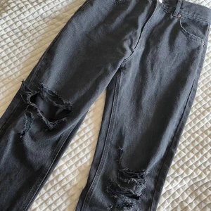 Boyfriend jeans  - Helt nya bara testade pga för stora,M från Nelly nypris 399:- 