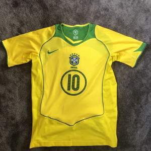 Ronaldinho Brasilien fotbollströja kom priv för frågor elr bilder