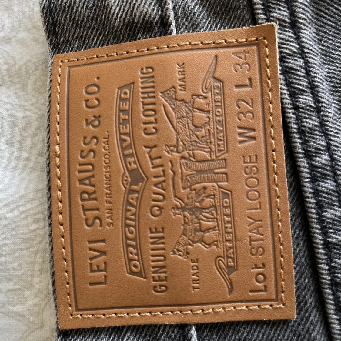 Gråa Levis Jeans  - 90