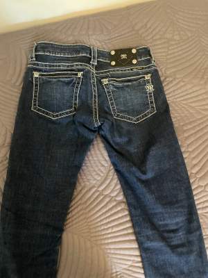 Ass snygga jeans, Low waist flared/ straight. Såå trendiga
