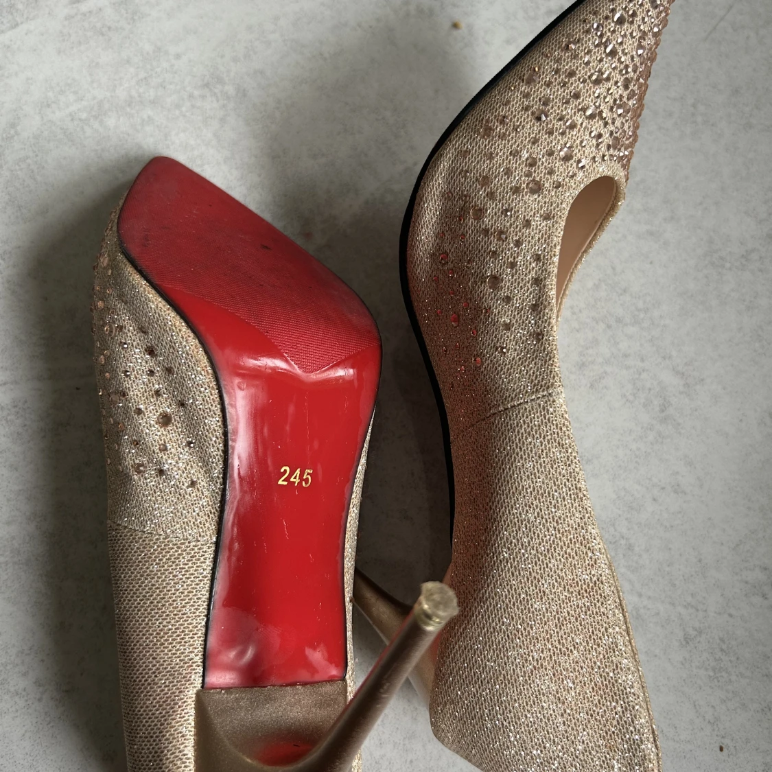 Glittriga klackskor  - 91