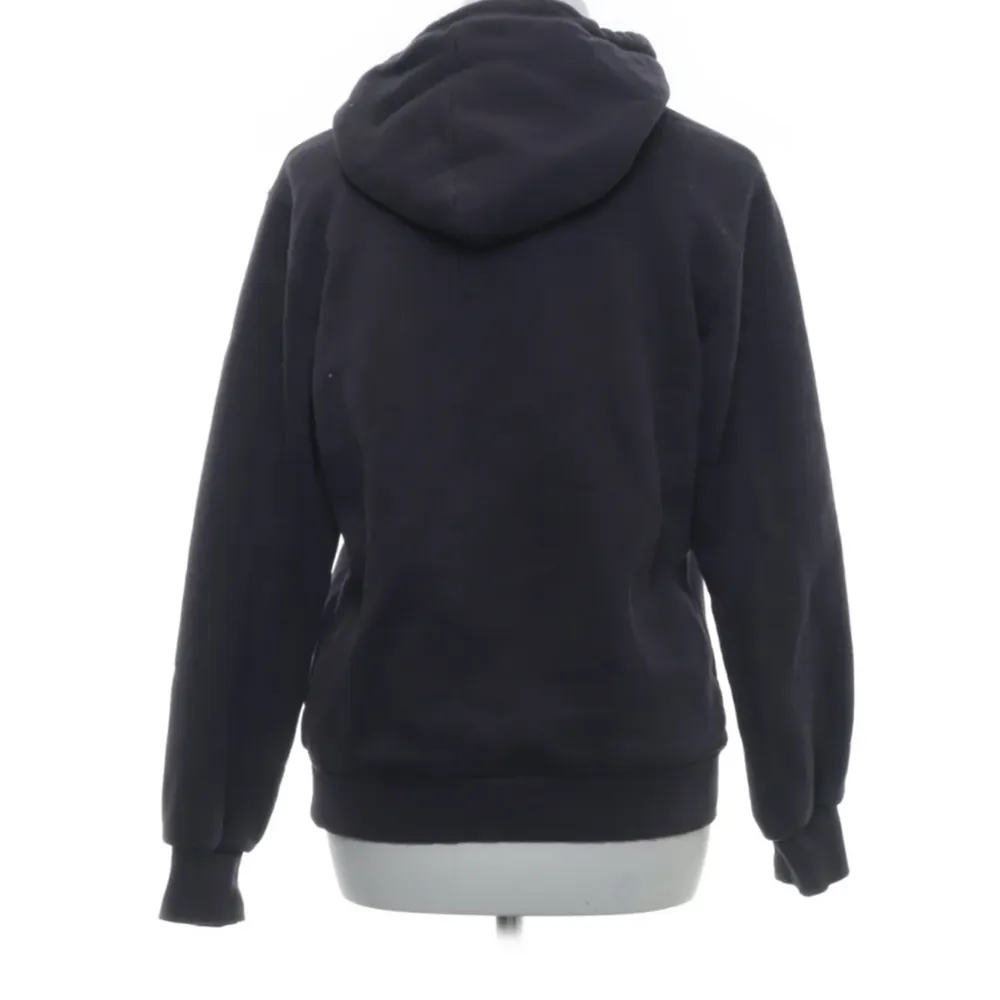 super fin hollister hoodie. om du är intresserad tryck ”köp nu”.. Hoodies.