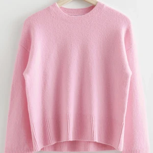 Stickad tröja  - En stickad tröja från Other Stories🌟slutsåld på hemsidan, säljer pågrund av att den aldrig används🩷