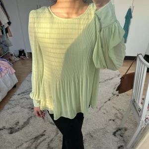 Volang blus - Snygg volanblus från CUBUS, perfekt nu till sommaren. ❗️3 för 2 på allt❗️