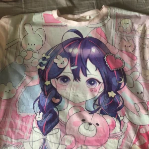 Söt anime tröja - Tröja från Romwe/shein som är välanvänd. Är ganska stretchig