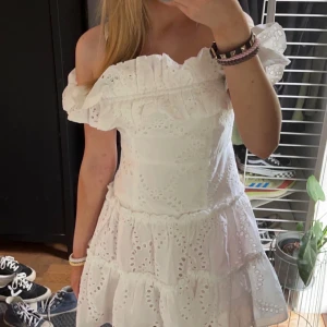 Zara klänning - Super fin klänning från Zara, kommer ej till användning