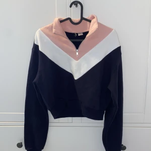 Short sweatshirt - Ny utan prislapp, aldrig använd 