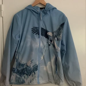 Trapstar jacka  - Skön jacka man kan ha på sig under nästan alla säsonger, använt den ett par gånger så därför sänks priset lite. Originella priset är 1500, och mitt pris är 1000kr, 900kr vid snabb affär 