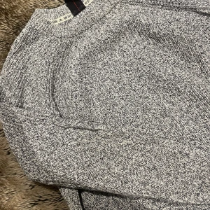 Pelle P stickad tröja  - Säljer denna sköna tröjan då jag inte använder den längre. Väldigt skön och bra skick storlek S/M skulle jag säga då storleken ej står i tröjan. Kom privat för fler bilder 