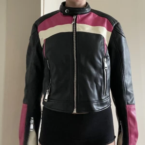 Bikerjacka - Snygg bikerjacka i veganskt läder