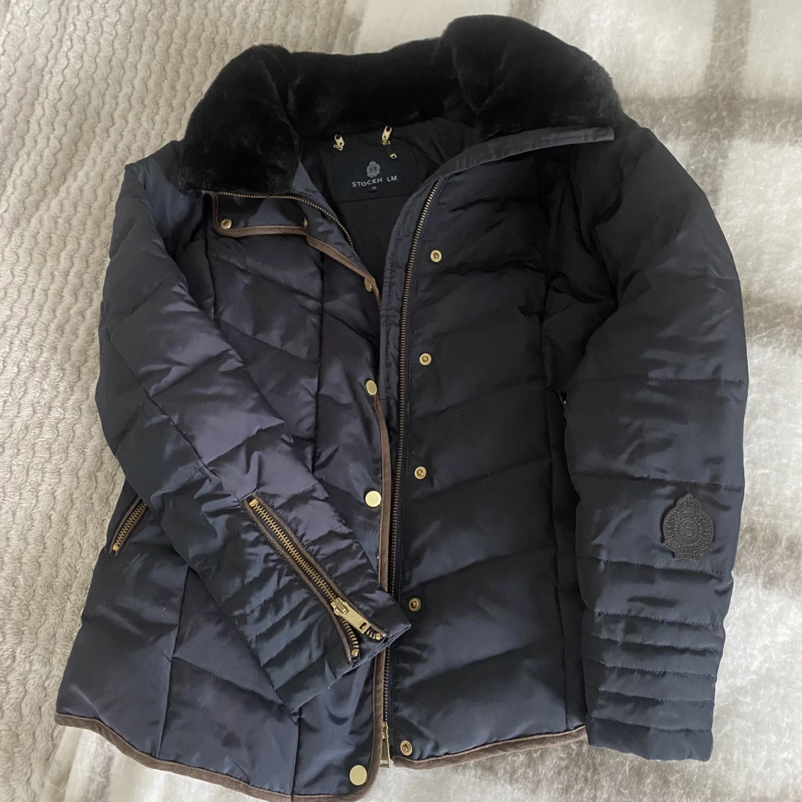 VINERJACKA MED FLUFFKRAGE - 91