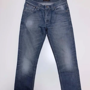 Nudie jeans - Skick 10/10 aldrig använda bara testade Storlek 32/32 (Ny pris 1300)