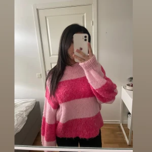 Stickad tröja  - Superfin stickad tröja från Gina, kommer inte till någon användning. Slutsåld överallt 💕
