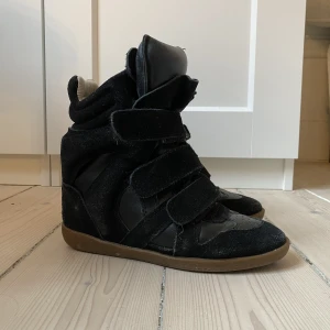 Isabel Marant skor - Jätte fina isabel Marant skor som jag köpte här på plick, men har endast använt de tre gånger! 💘💘💘💘