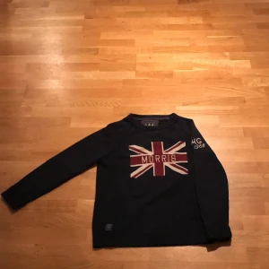 Morris tröja - En fin Morris tröja som har varit i storlek medium men nu passar smal. Säljer den för detta pris för att den har krympt i storlek.