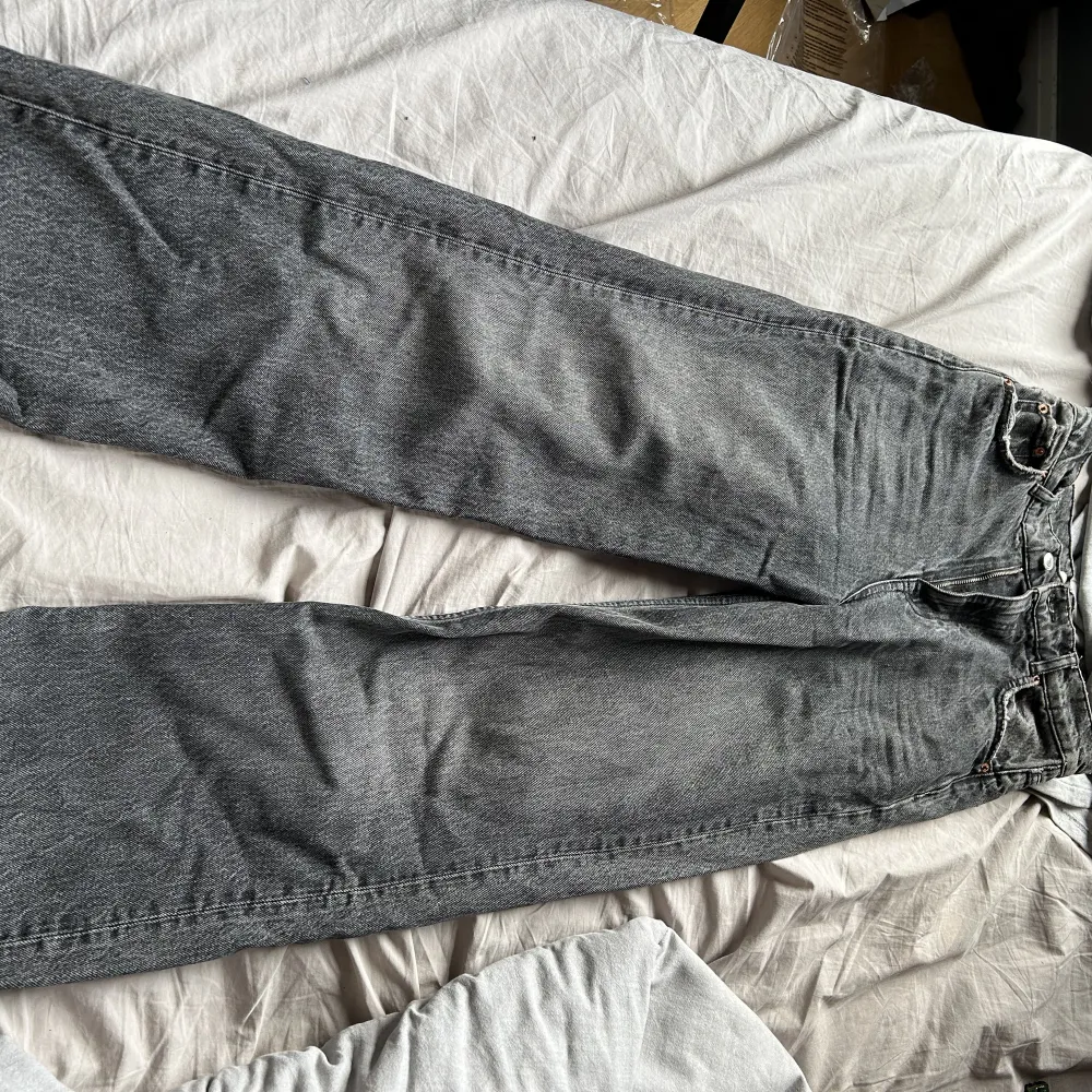 Skitsnygga jeans från zara som ej kommer till användning . Jeans & Byxor.