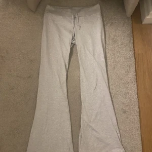 Yoga pants  - Låg midjade yoga pants från brandy melville, bra skick 