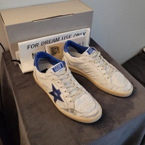 Golden Goose skor - Extremt feta golden goose ball-star skor! Cond 9/10 endast använda 5 gånger! ALLA Tillbehör ingår, äkthetsbevis finns. Hör av dig vid minsta lilla fråga😀