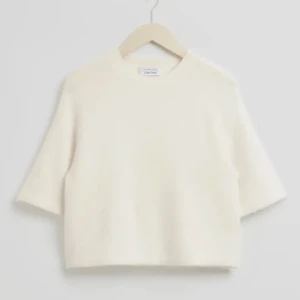 And other storis tröja  - Fin tröja, väldigt trendig säljer då den ej kommer till så mycket andvändning