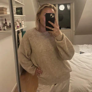 Stickad tröja  - Supermysig stickad tröja som inte kommer till användning. 🥰 Nypris: 700kr! 