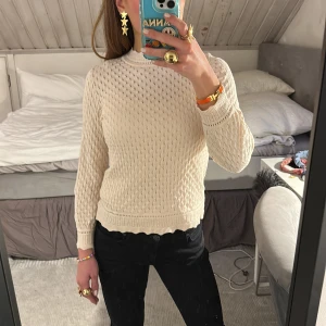 Unik tröja - Sjukt snygg tröja som jag köpte i London🤩🙌🏼 denna är så najs att ha i skolan och piffar till en outfit🙌🏼