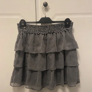 Kjol - Som ny, storlek 40 men omsydd för att passa 36🤍