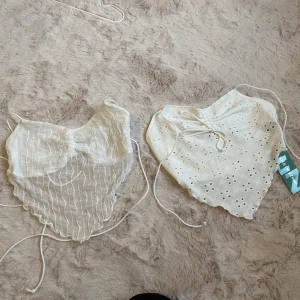 söta toppar - säljer dessa 2 toppar från shein, testade men aldrig använda (ena har lappen kvar fortfarande) säljer för 30 kr st eller 50 för båda!🩷🩷