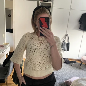 Stickad tröja  - Fin stickad tröja från vero Modo o fint skick💕