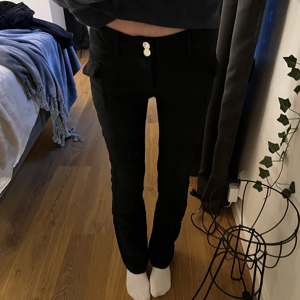 Köpta från shein, Lite stora på mig. Ganska stretchiga, jag är 163 och dom är parfekta i längden. Nypris 249kr 😊. Farkut & Housut.