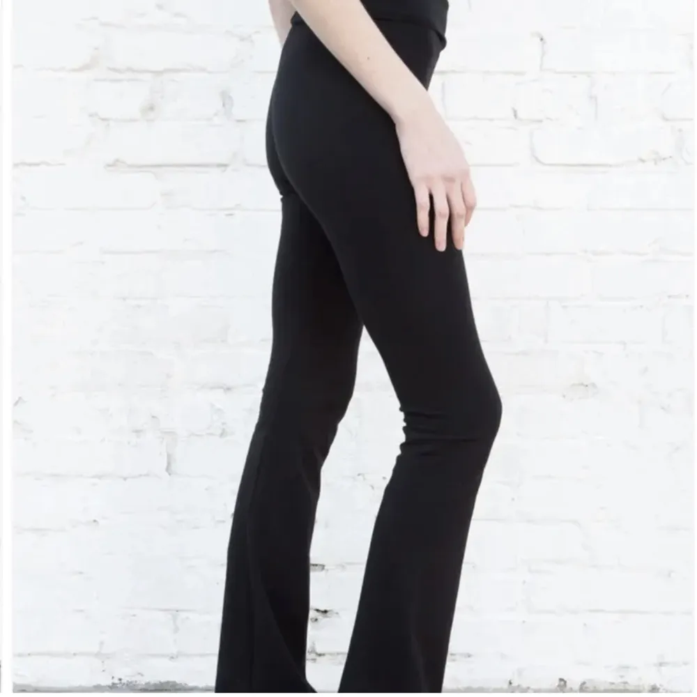Yoga pants från brandy Melville som inte används pga att de är för långa för mig! Skriv ang intresse!!❤️. Jeans & Byxor.