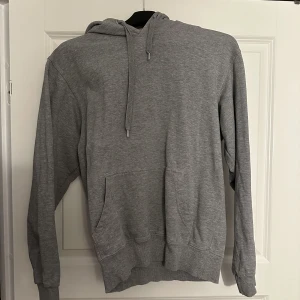 Hoodie - Storlek S, jätteskön din grå hoodie!