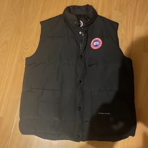 Canada goose väst  - Canada gosse väst. Det är en s men passar som M 